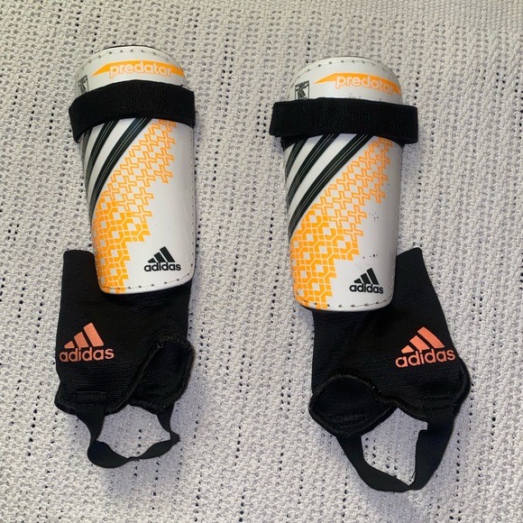 ADIDAS Predator-Club Soccer Shin Guards for Kids Size Medium. (#bundle&save) - Picture 2 of 7